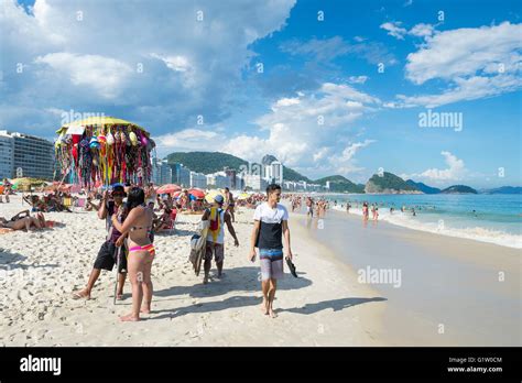 EN LA PLAYA DE COPACABANA con MUJERES CARIOCAS